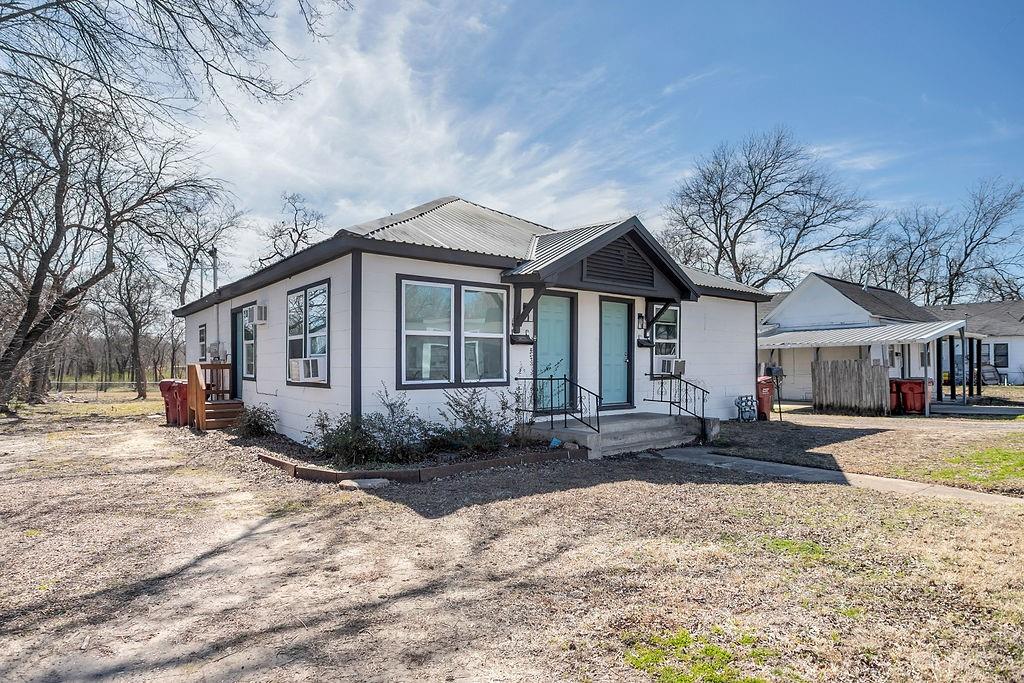 713 Sam Rayburn Property Photo 1