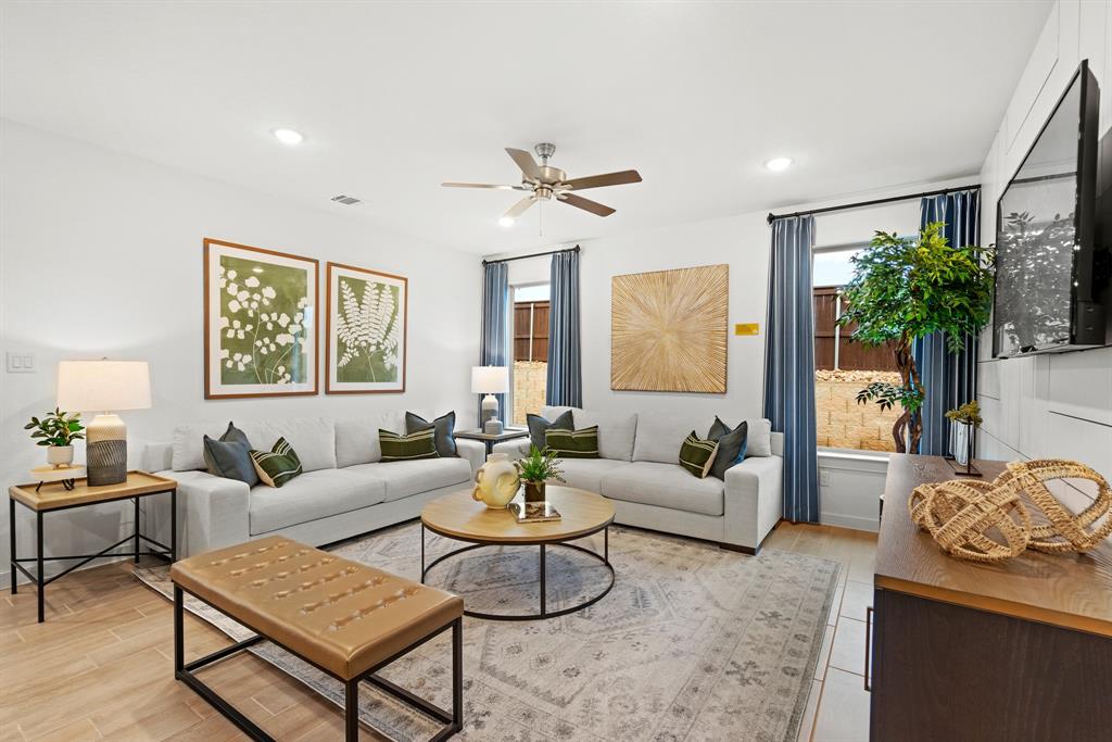 8225 Korat Vista