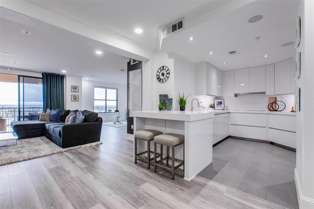 330 Las Colinas Boulevard Property Photo 7