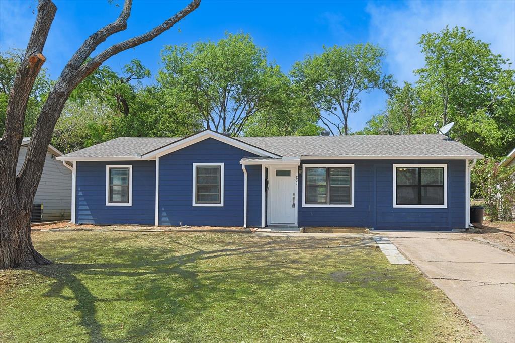 821 Collin Drive Property Photo 1