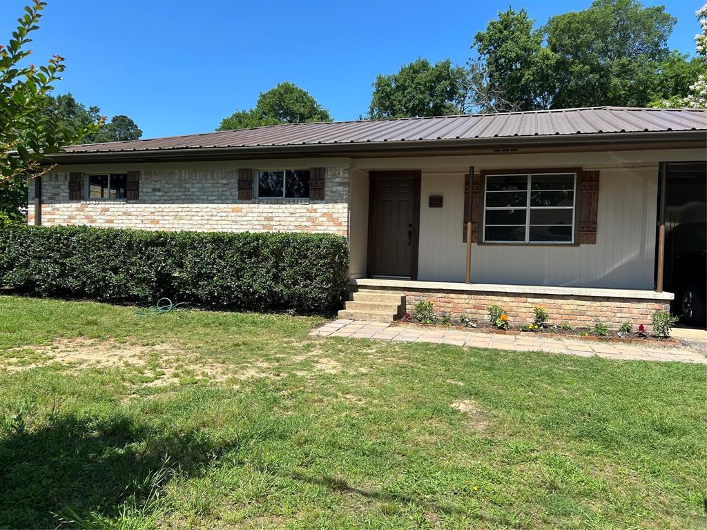 218 Lockhart