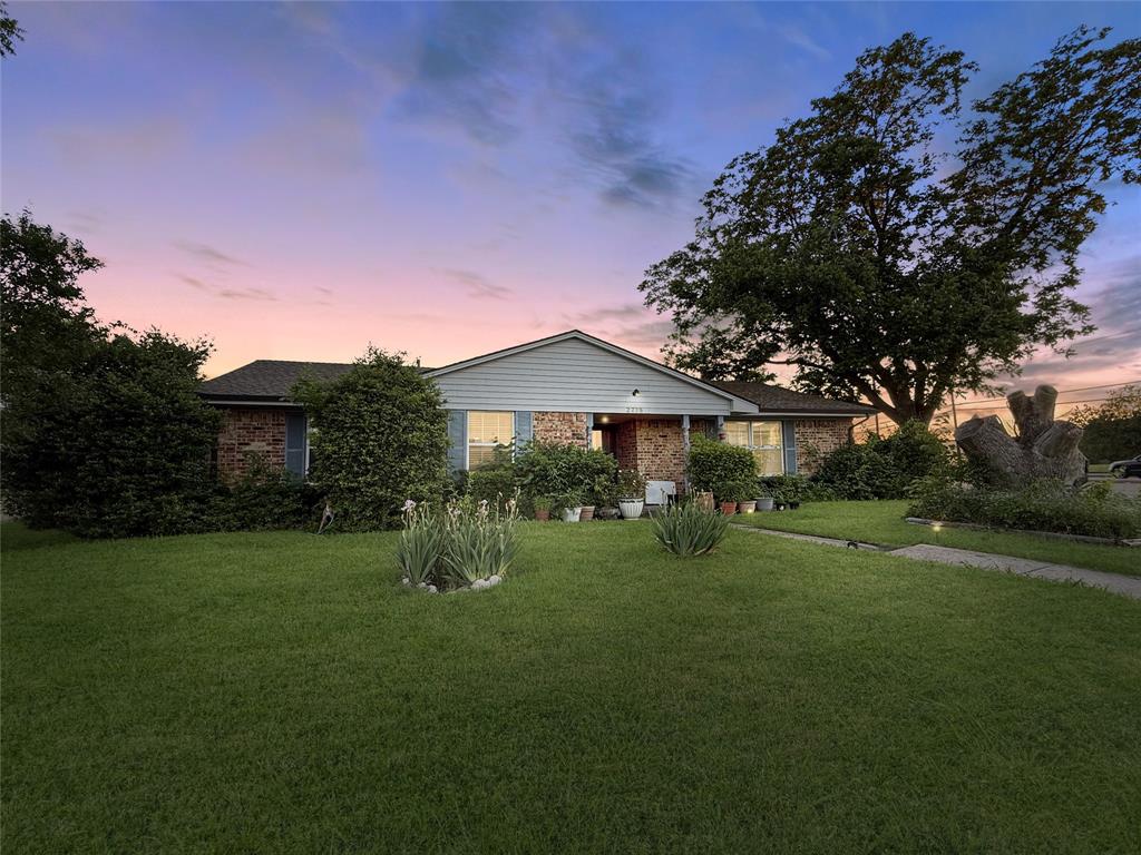 2725 Rustown Drive Property Photo 1