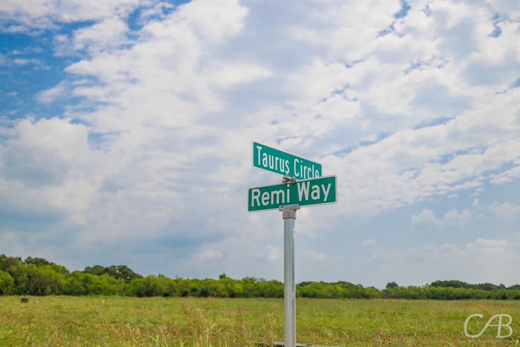 2 Tarus Circle Property Photo 1