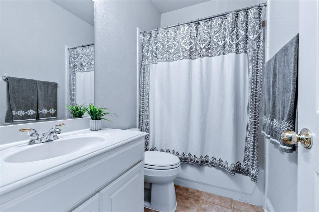 8905 Glen Garden Drive Property Photo 13