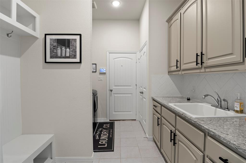 3213 Greymoore Drive Property Photo 4