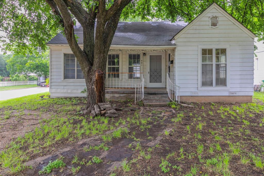 901 E Walnut Street Property Photo 1