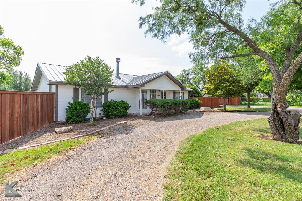 1070 Larned Lane Property Photo