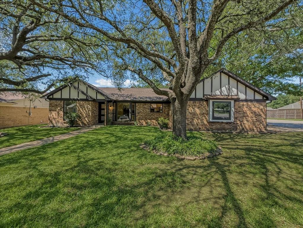 777 Nw Charlyne Drive Property Photo 1