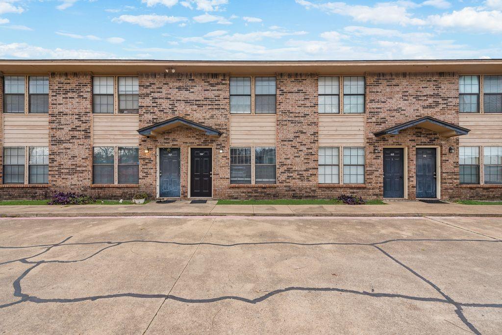 600 Grand Avenue Property Photo