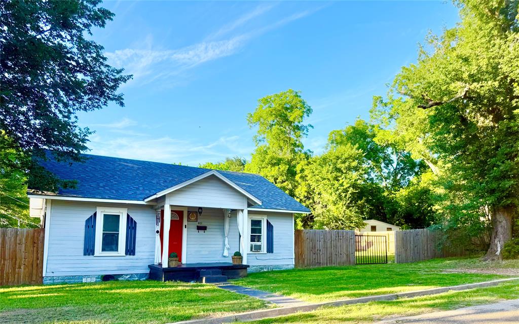 401 Ash Street Property Photo 1