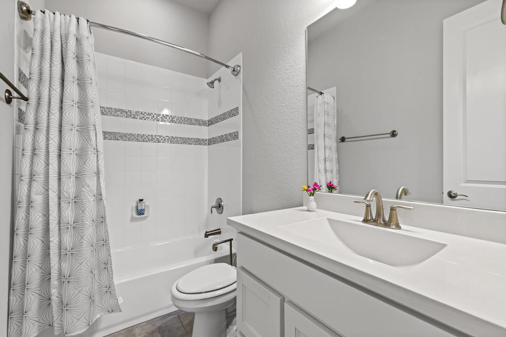 1020 Highpoint Way Property Photo 7