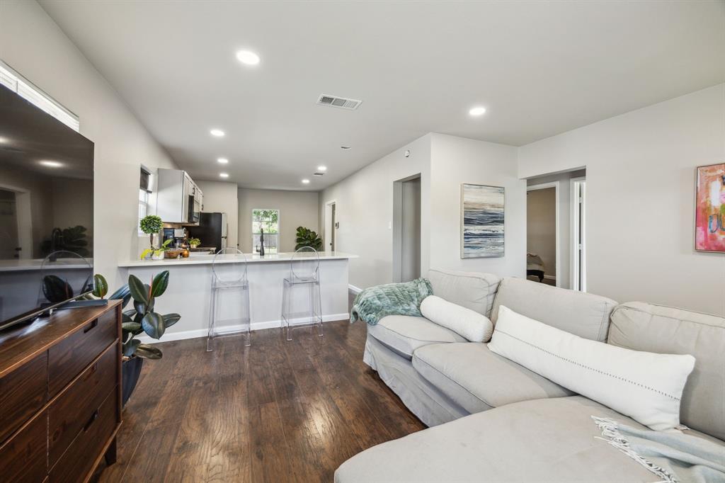 1215 Morrell Avenue Property Photo 1