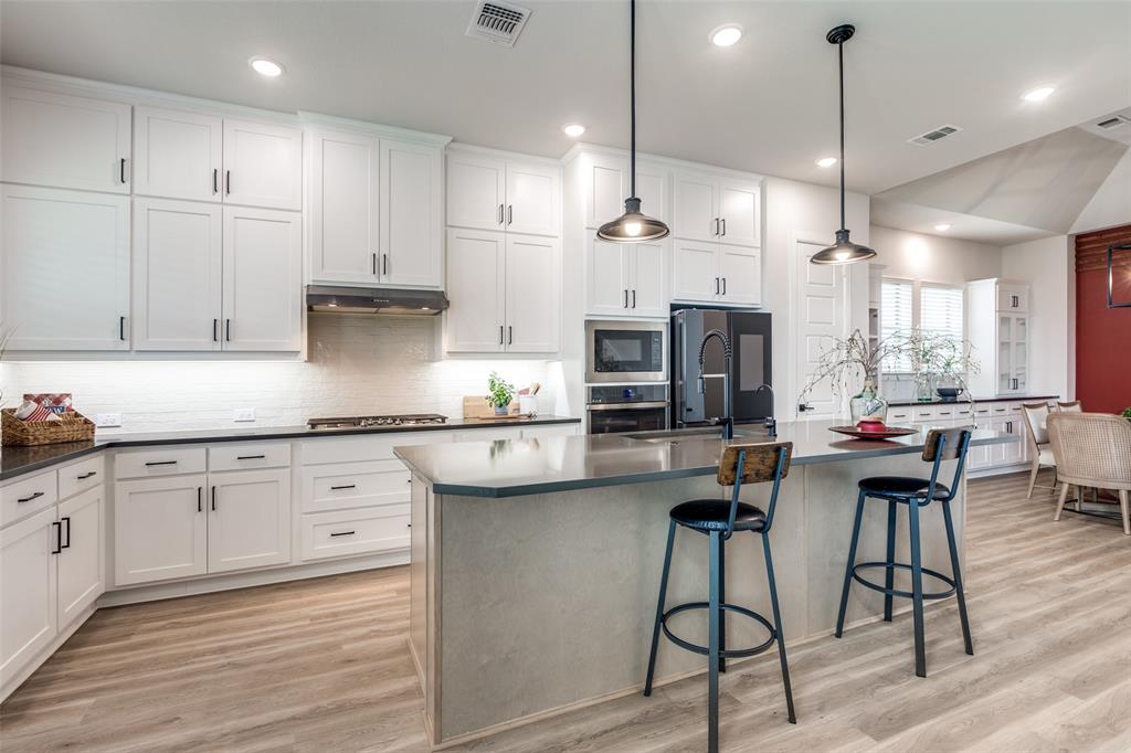 2613 Runhappy Court Property Photo 4