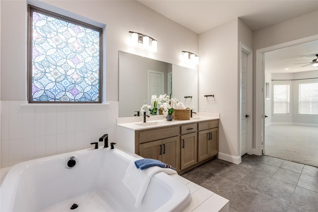 2613 Runhappy Court Property Photo 14