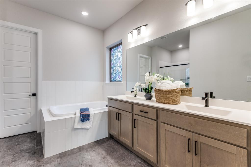 2613 Runhappy Court Property Photo 15