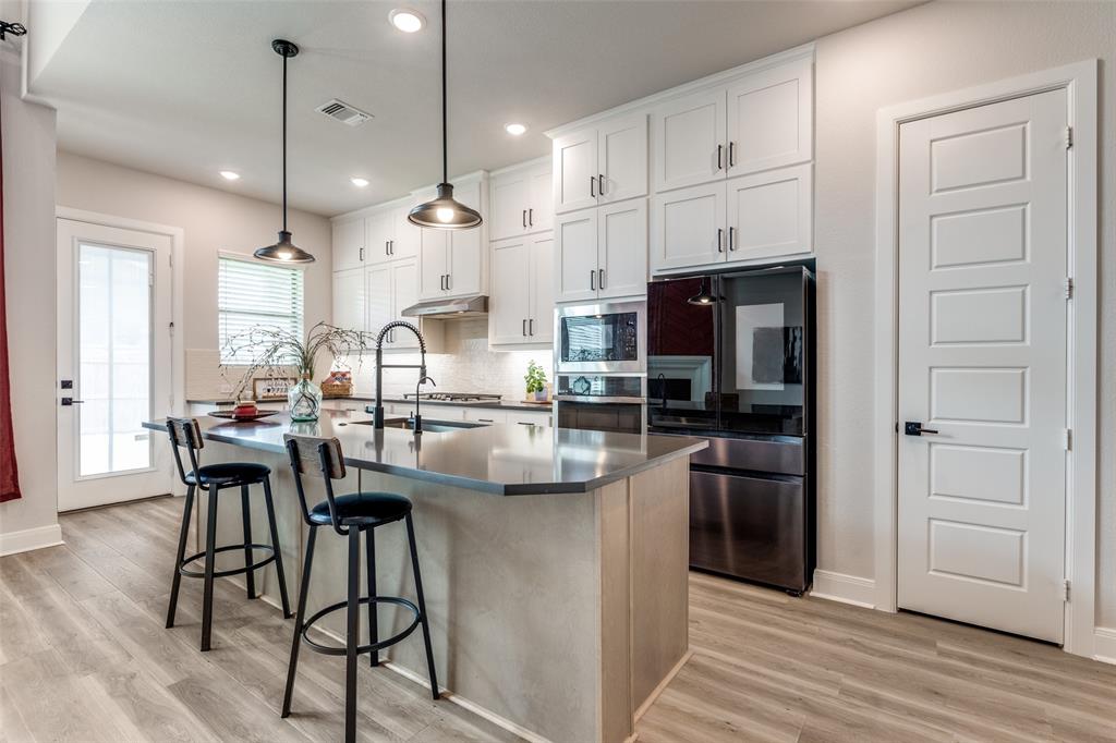 2613 Runhappy Court Property Photo 15