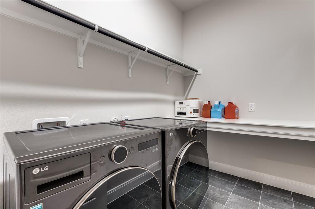 2613 Runhappy Court Property Photo 25
