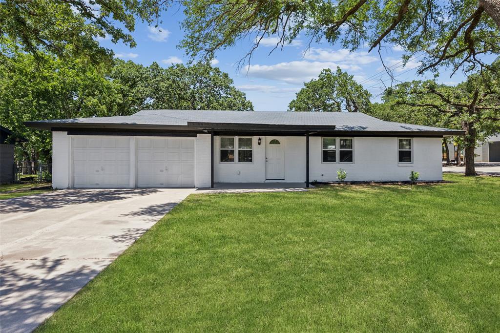 104 W Mistletoe Drive Property Photo 1