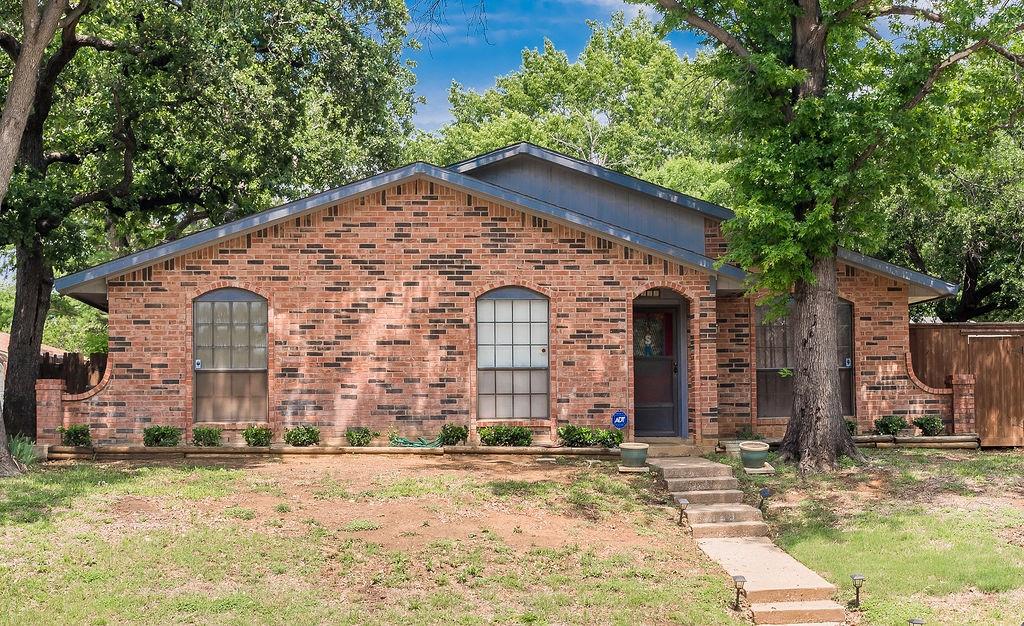 729 Mockingbird Drive Property Photo 1
