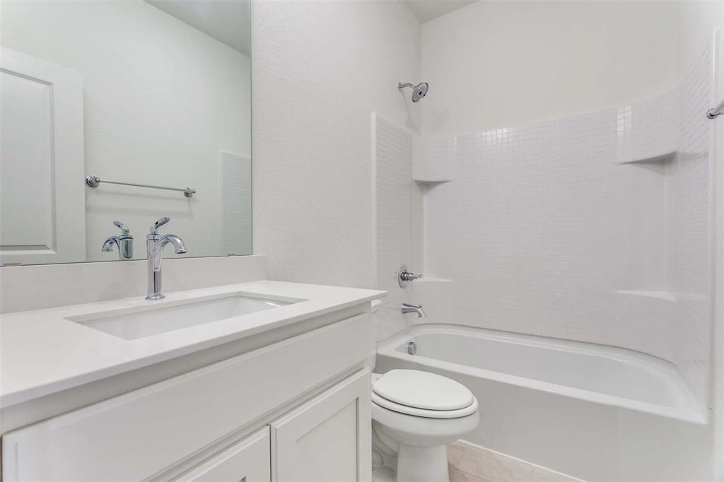 2316 Glasgow Way Property Photo 8