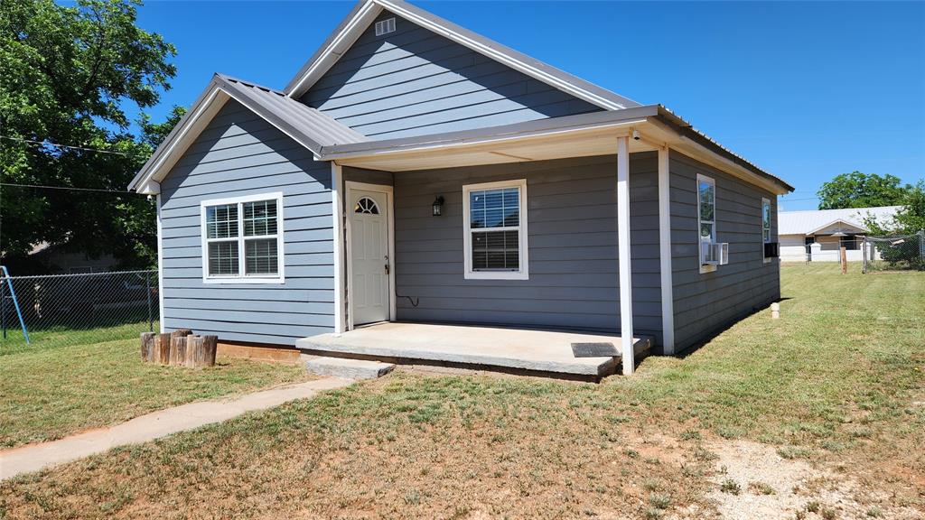 809 Bowie Street Property Photo 1