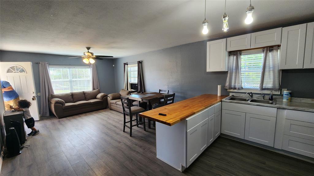 809 Bowie Street Property Photo 4