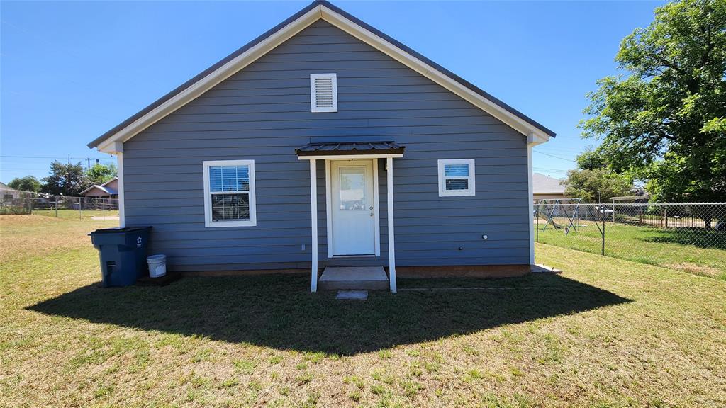 809 Bowie Street Property Photo 17