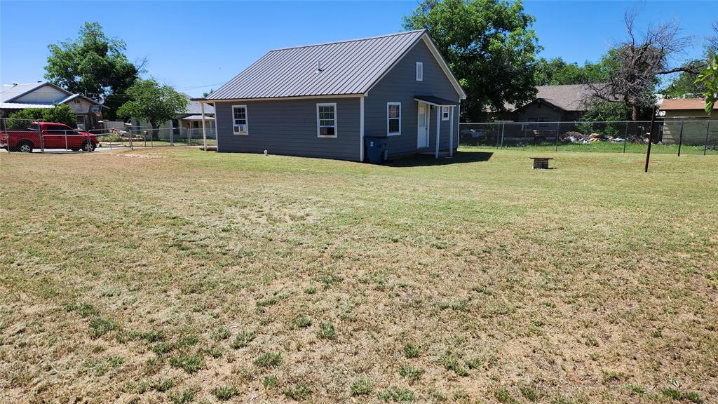 809 Bowie Street Property Photo 19
