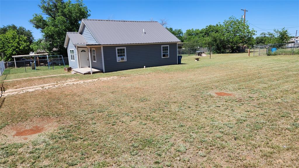 809 Bowie Street Property Photo 20
