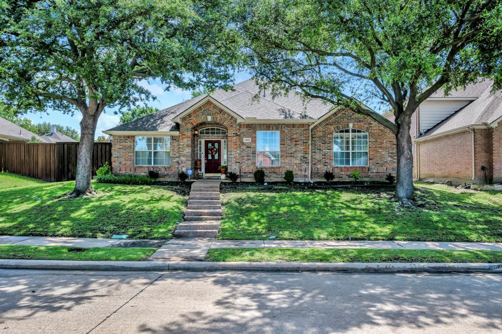 2404 Queens Court Property Photo 1