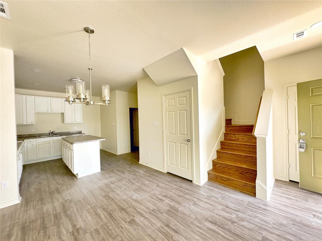 1701 St Louis Avenue Property Photo 4