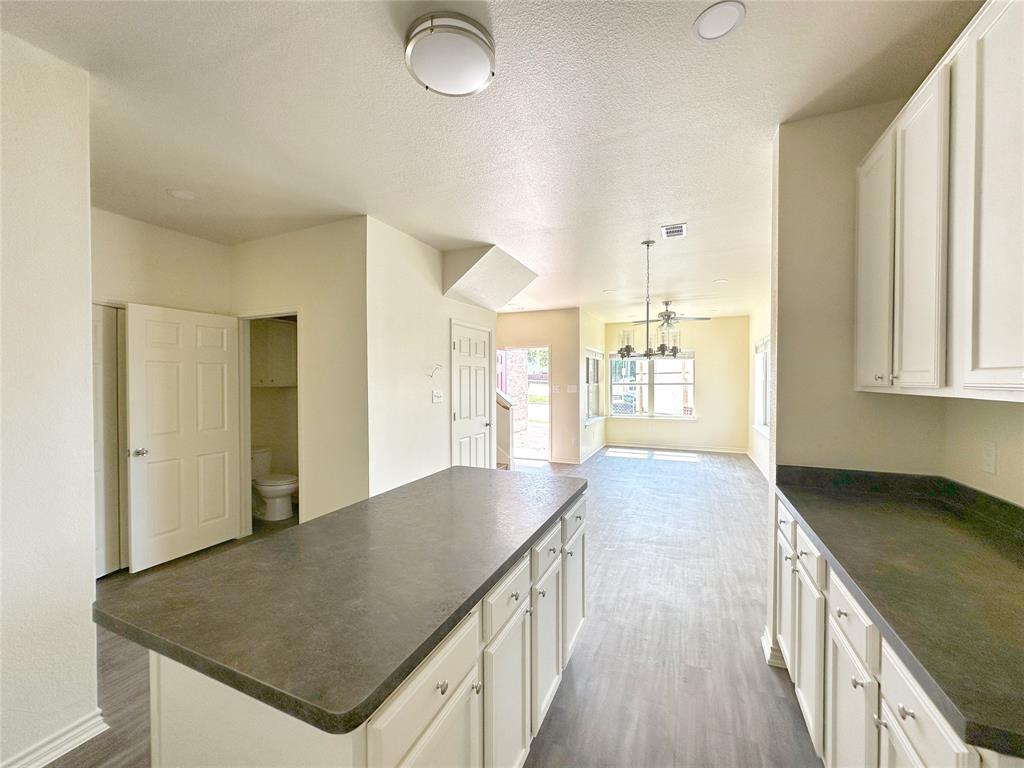 1701 St Louis Avenue Property Photo 5