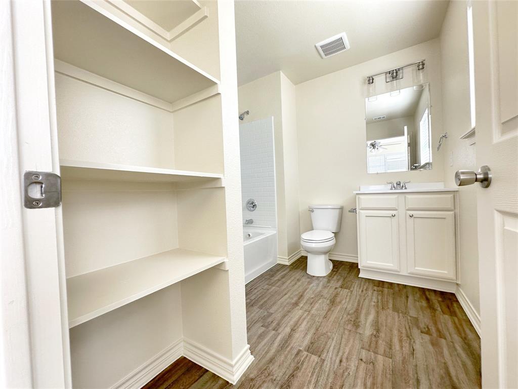 1701 St Louis Avenue Property Photo 10