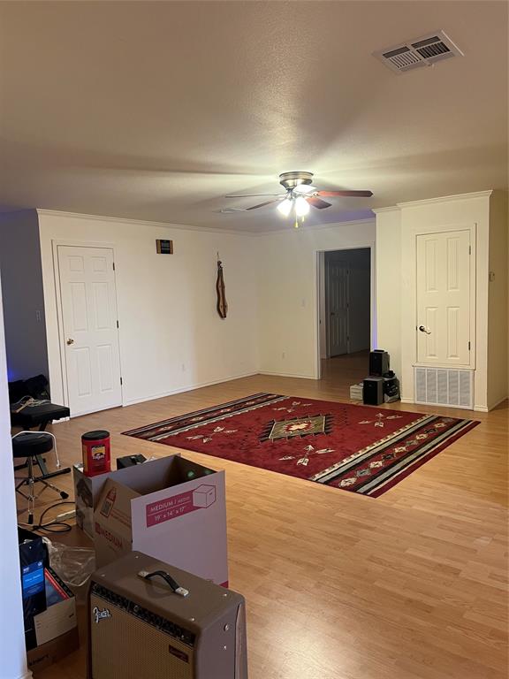 606 S Wade Street Property Photo 5