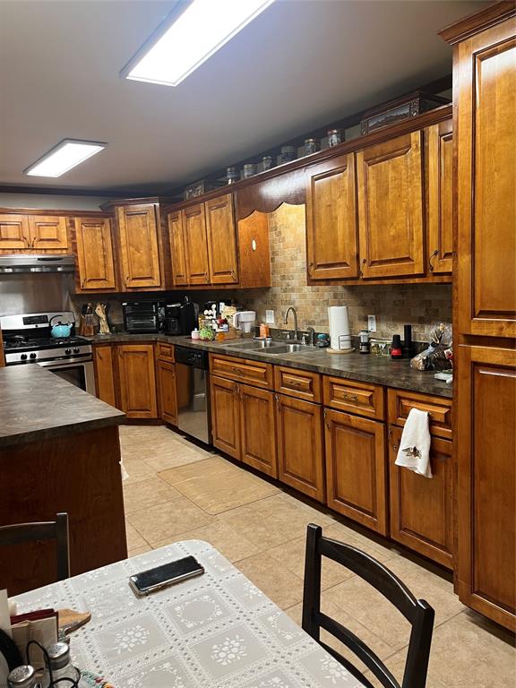 606 S Wade Street Property Photo 6