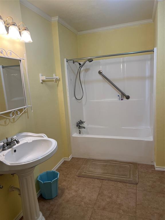 606 S Wade Street Property Photo 11