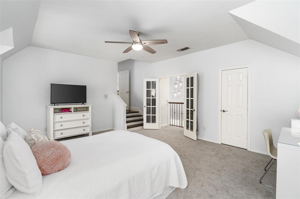812 Hills Creek Drive Property Photo 29