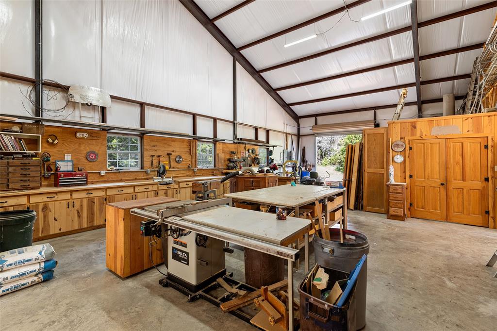 420 Private Road 1400 Property Photo 4