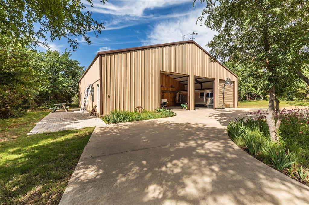 420 Private Road 1400 Property Photo 19