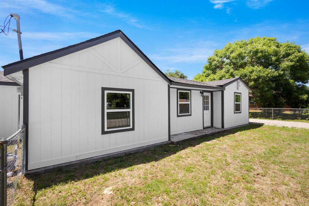 903 1st Street Property Photo 1
