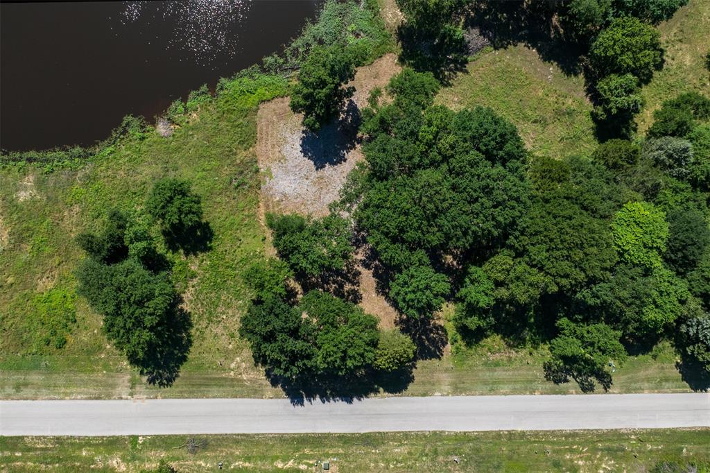 708 Clubview Drive Property Photo 3