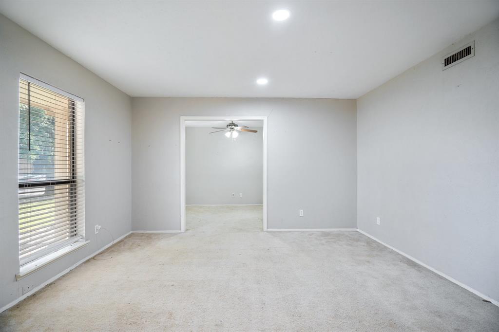 745 Oakland Street Property Photo 4