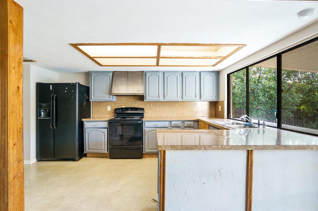 745 Oakland Street Property Photo 7