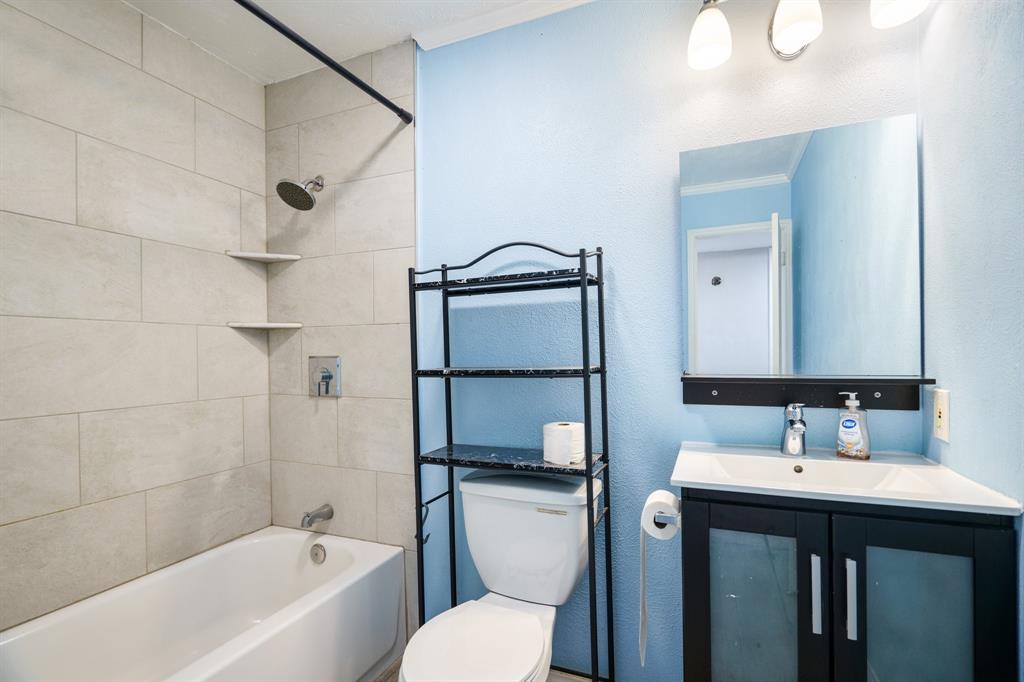 745 Oakland Street Property Photo 9