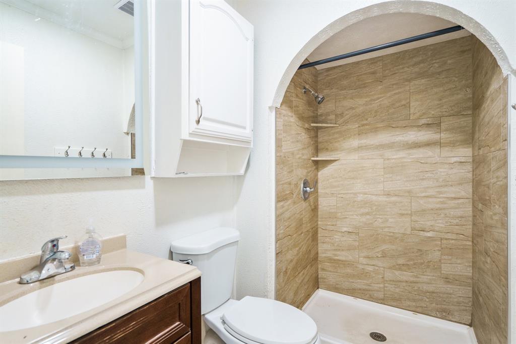 745 Oakland Street Property Photo 12