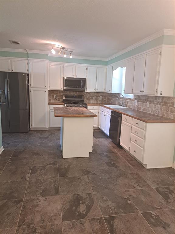 4810 Birdwell Lane Property Photo 3