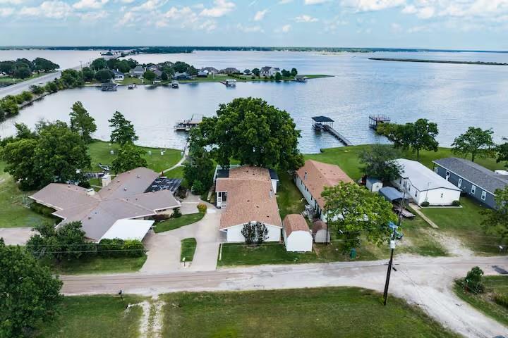 112 Causeway Cove Property Photo 1