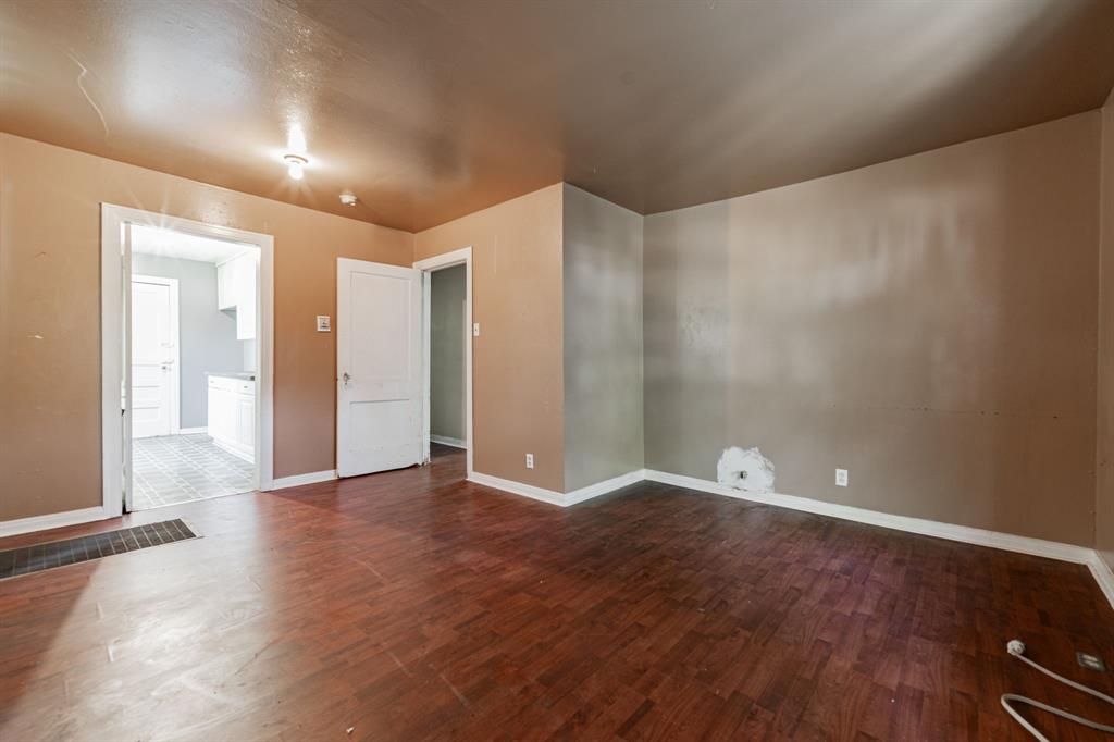 4722 Cowan Avenue Property Photo 4