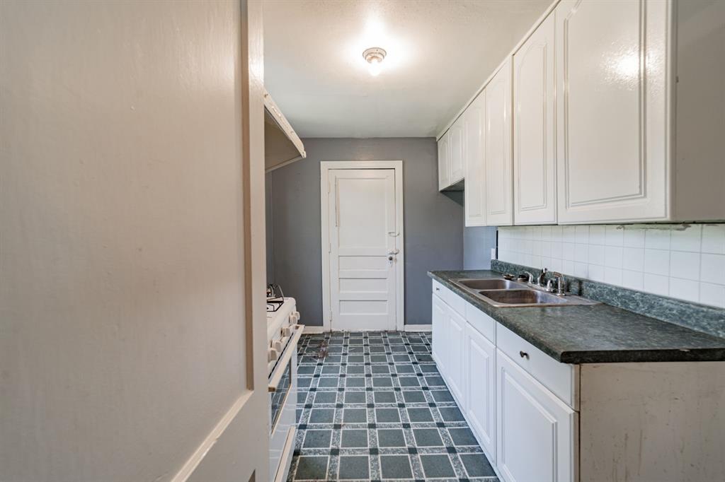 4722 Cowan Avenue Property Photo 6
