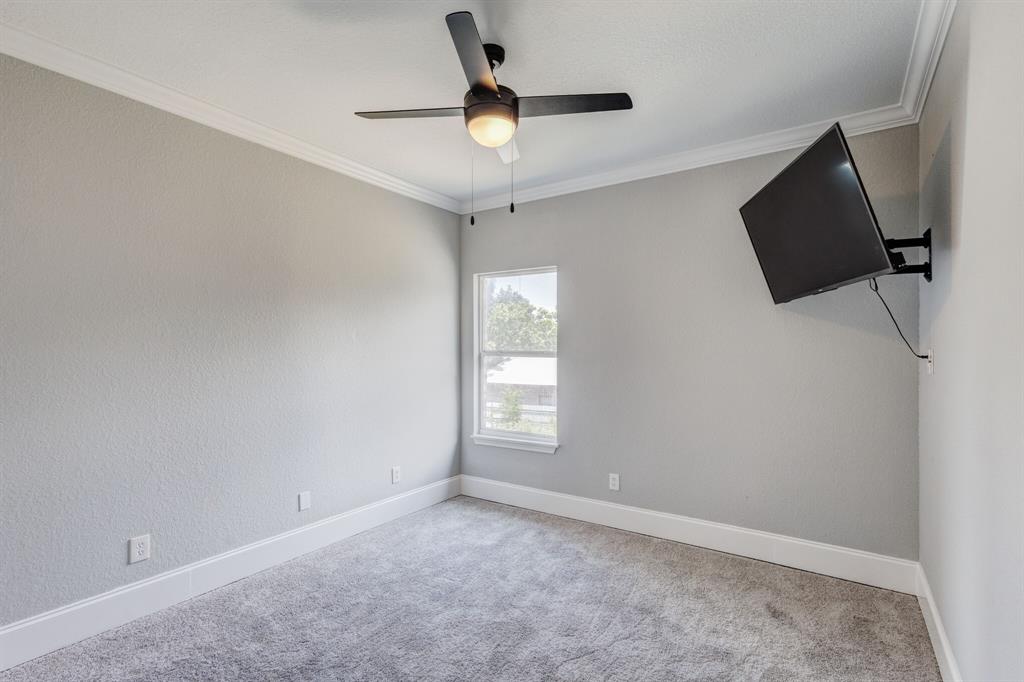 3005 S Jennings Avenue Property Photo 15